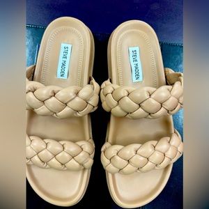Never worn Steve Madden 9 sandals